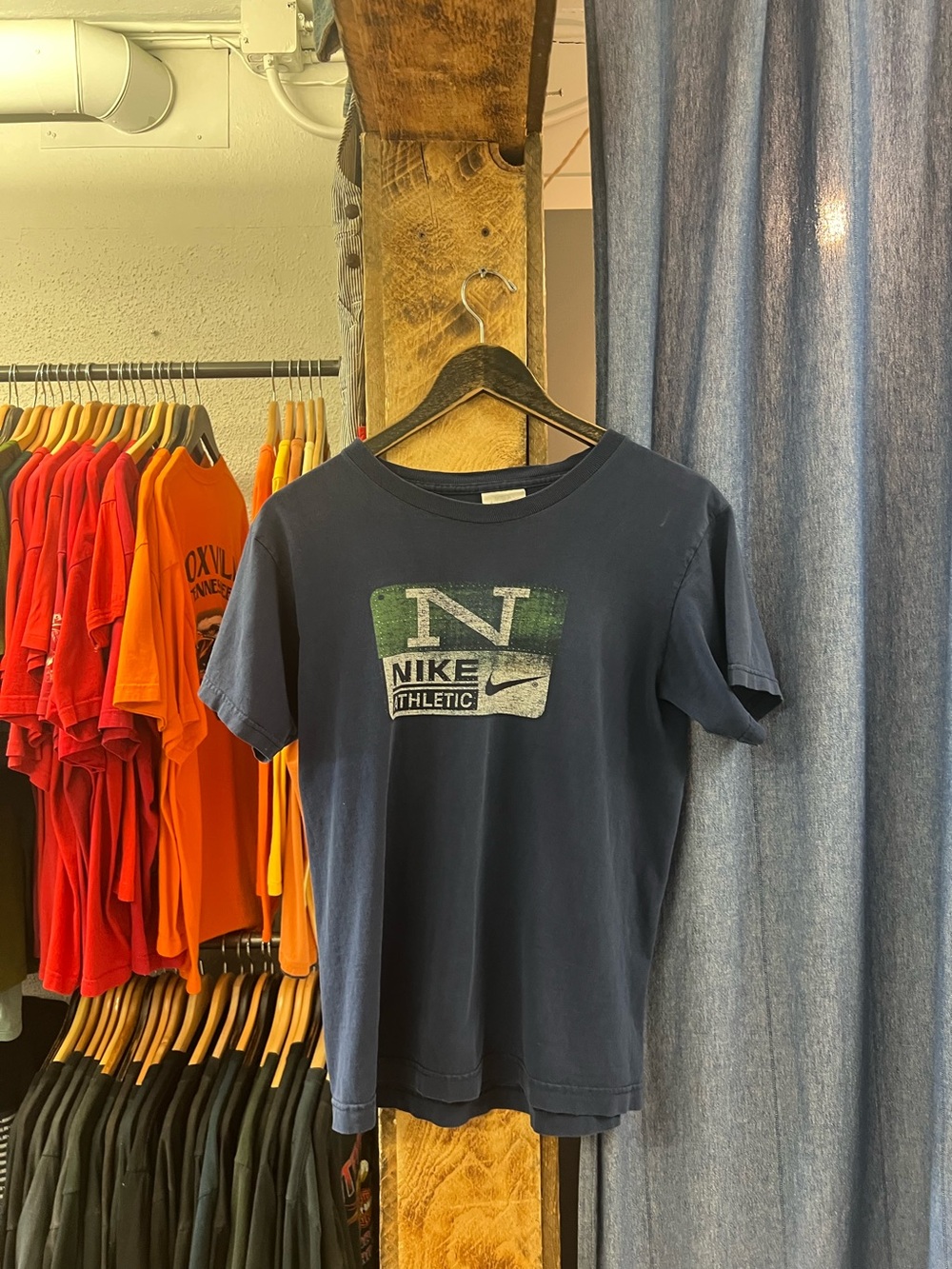 Vintage Nike Men’s Navy Graphic Athletic T-shirt